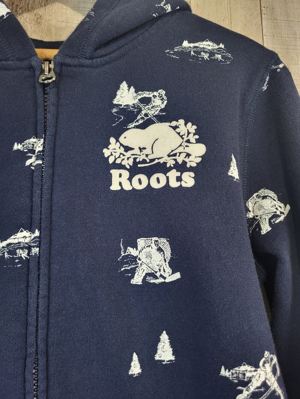 Roots Kids Navy Zip-Up Hoodie with Hockey Print. Size XXL - Picture 2 of 11